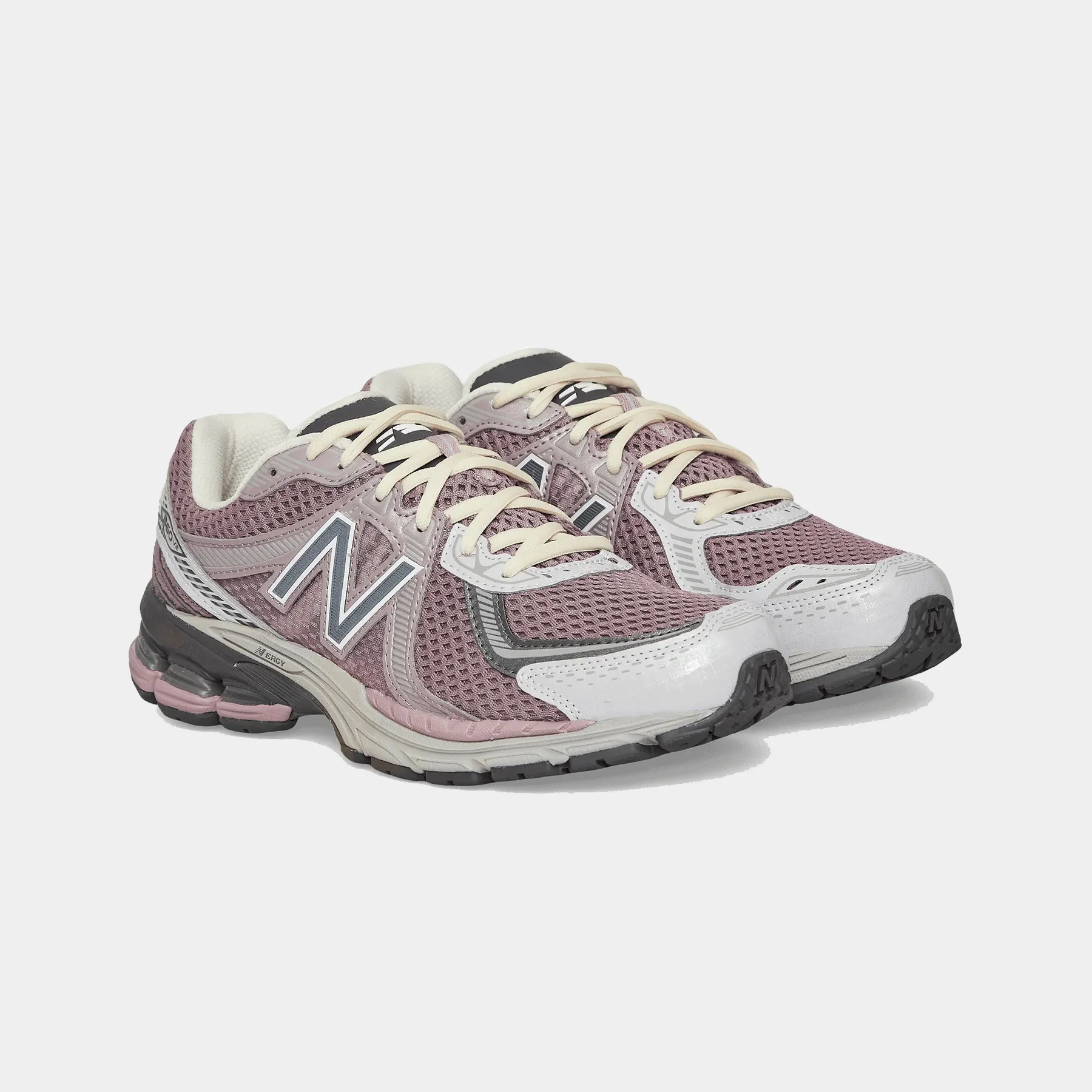 New Balance 860v2
