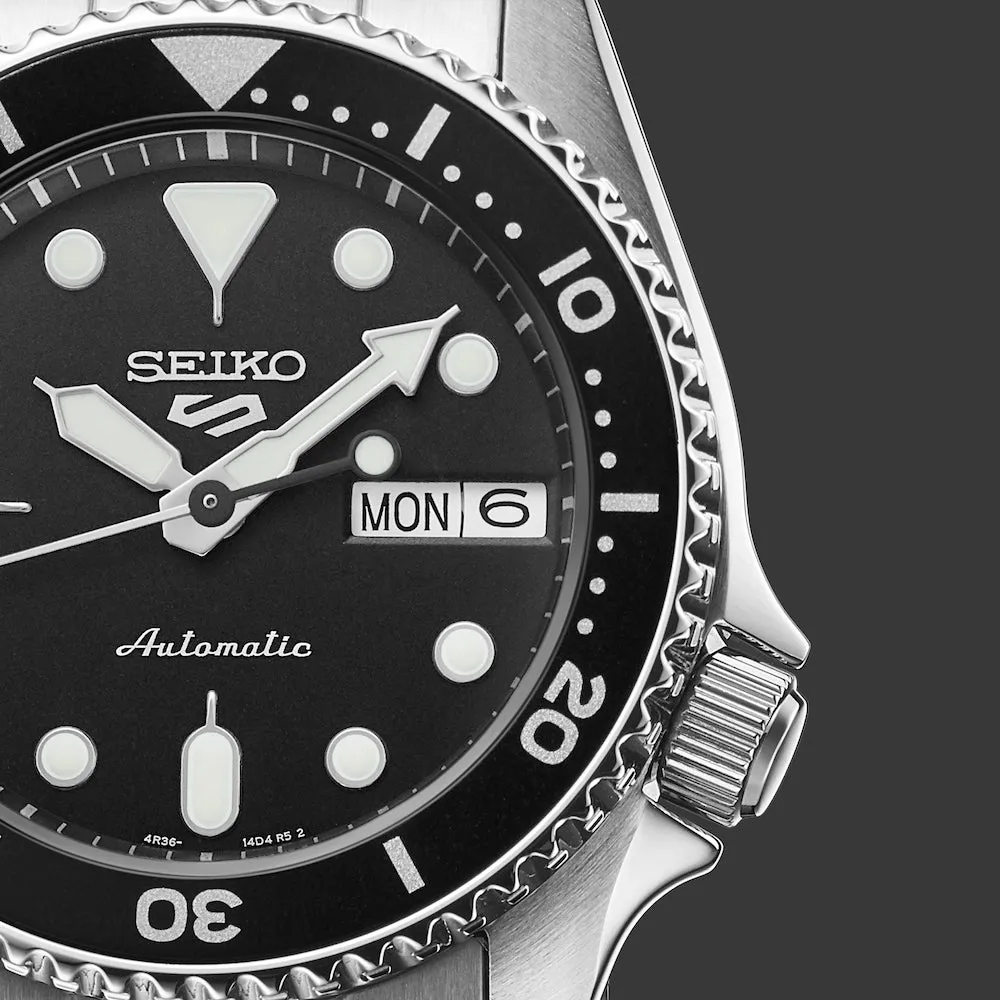 Seiko 5 Sports SKX Midi Black Mens Watch