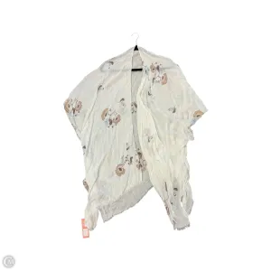 Shawl By Clothes Mentor In White, Size: 1x